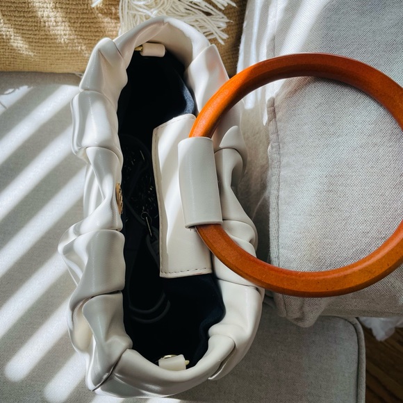 Trendy Woman Purse in Beige/White - Picture 3 of 4